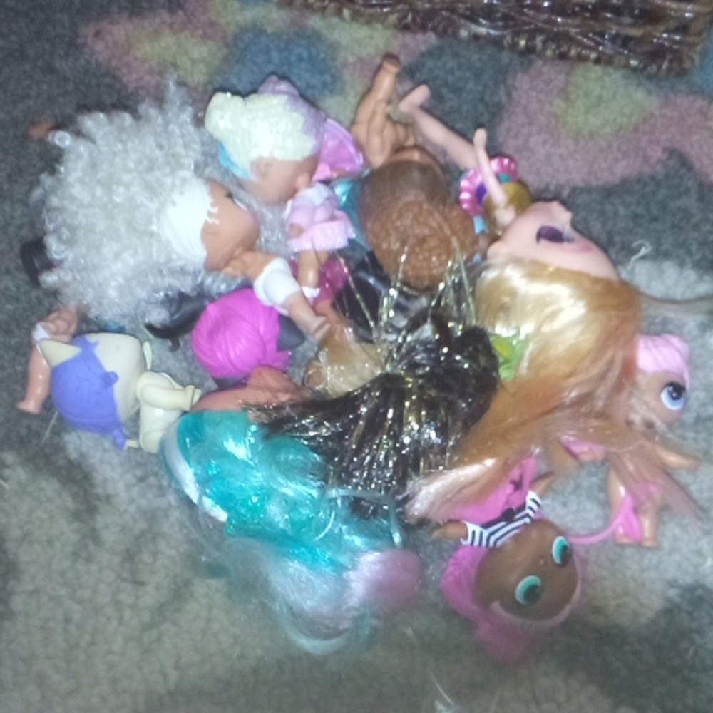 20$ worth of l.o.l dolls